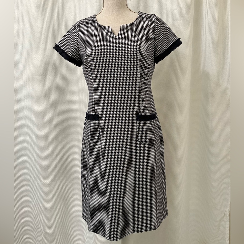 Talbots dark blue and white houndstooth sheath dress - with pockets! Size 8P